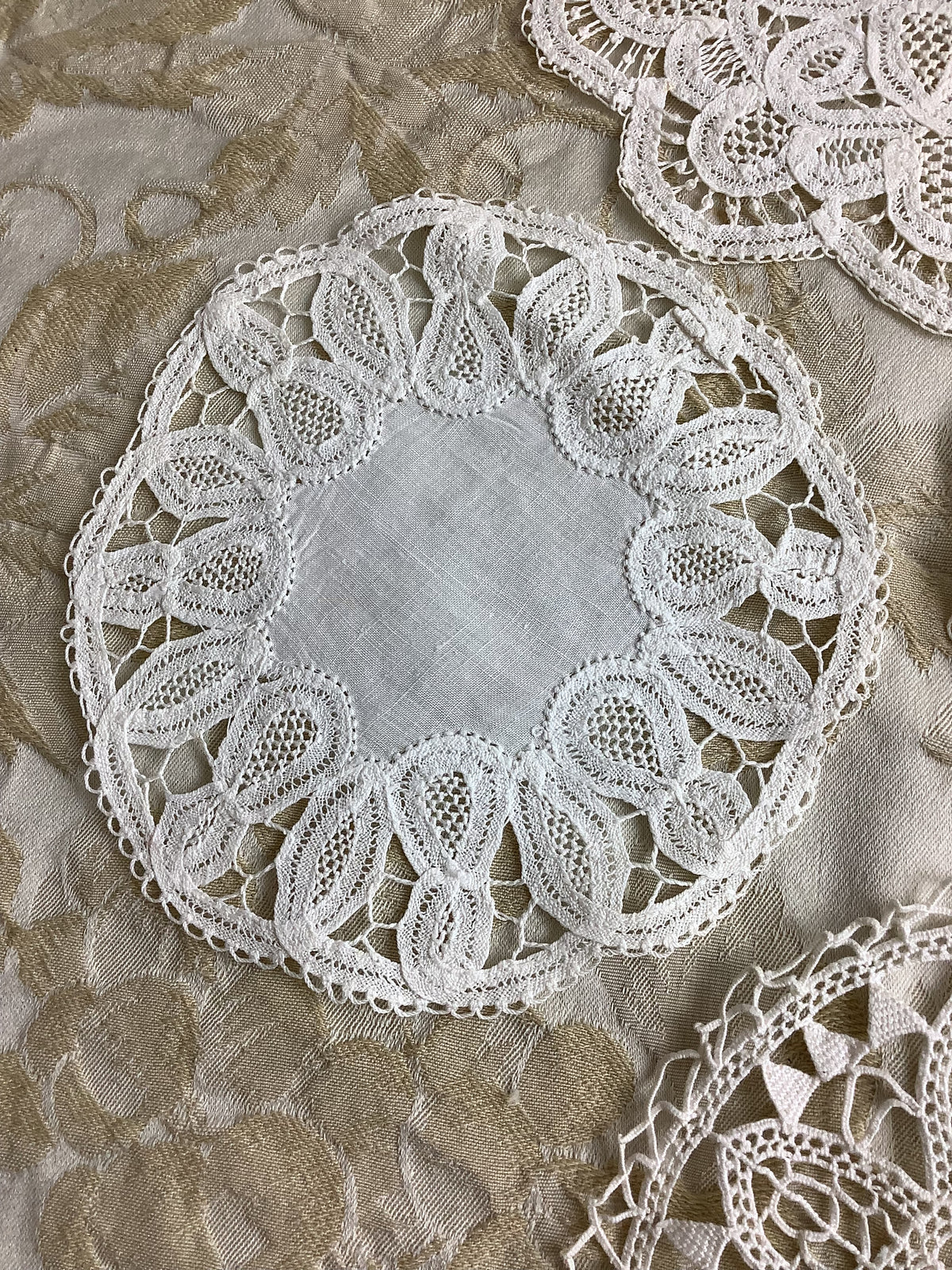 Lot de 4 petits napperons anciens - Réf. 185