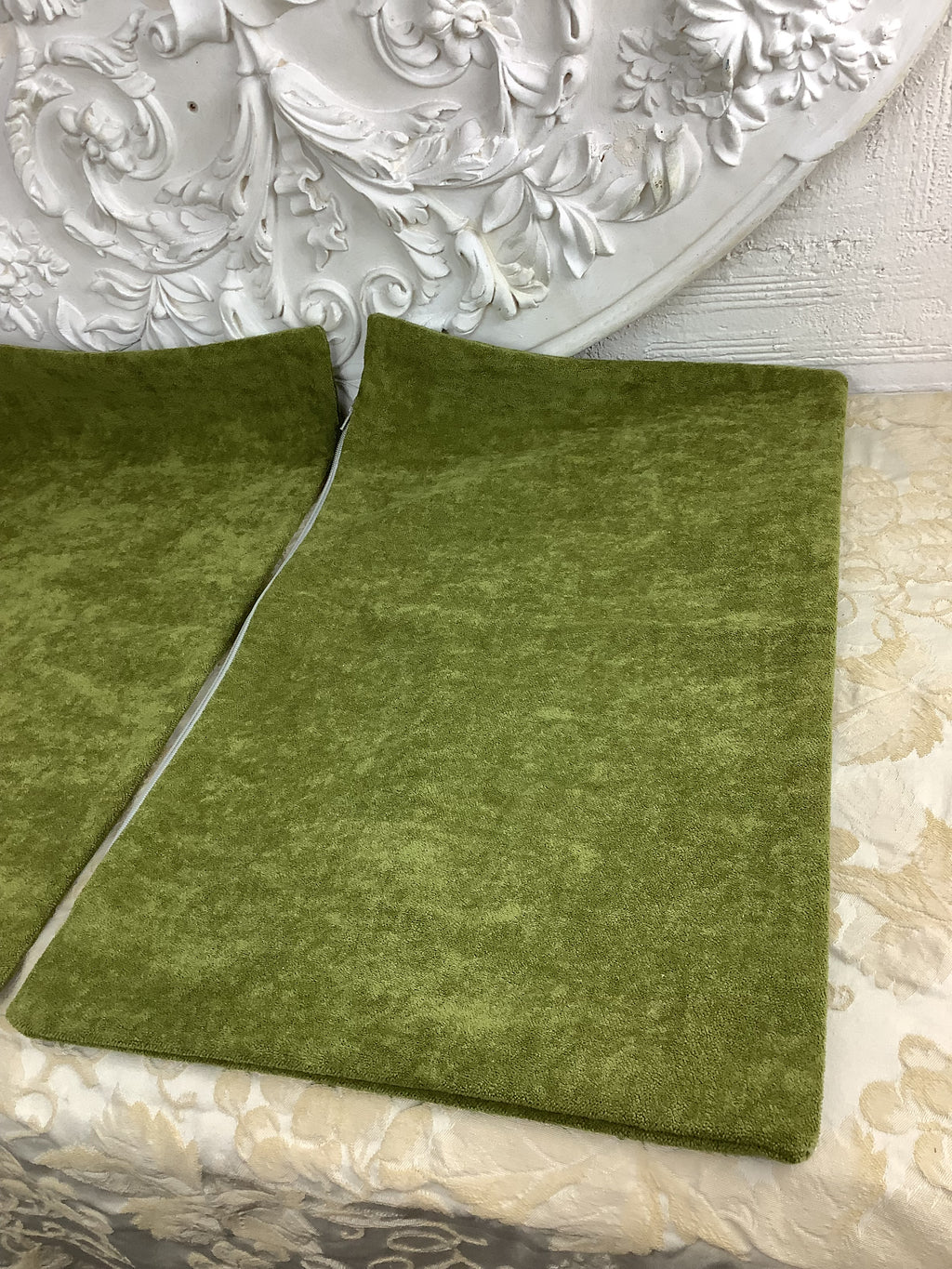 Two antique rectangular cushion covers in moss green short-pile velvet — Ref. 186