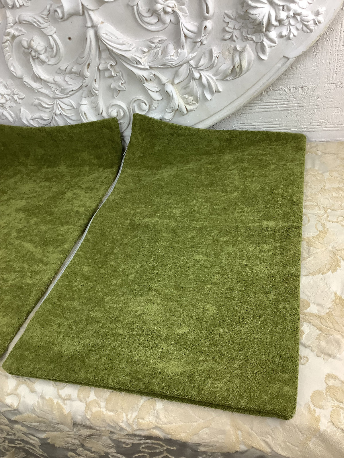 Two antique rectangular cushion covers in moss green short-pile velvet — Ref. 186