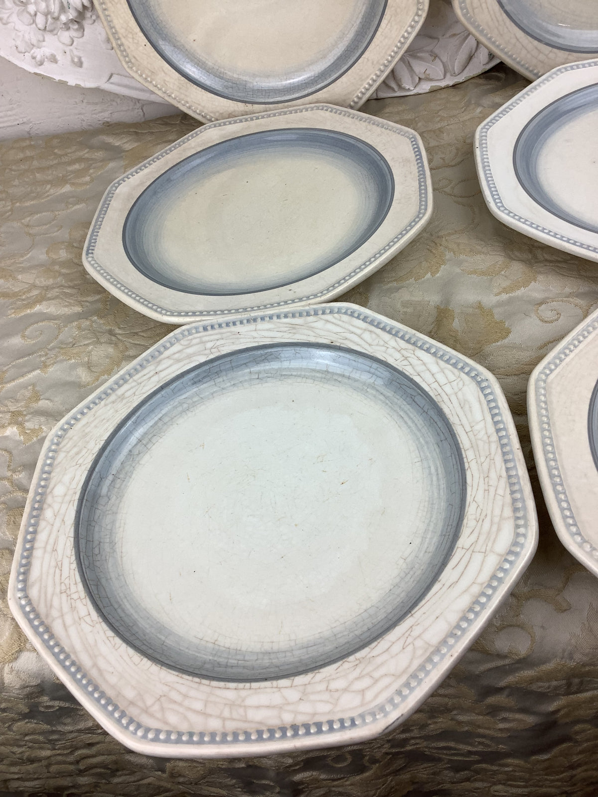 Lot de 6 assiettes plates octogonales de la manufacture Longchamp./ Réf 25V