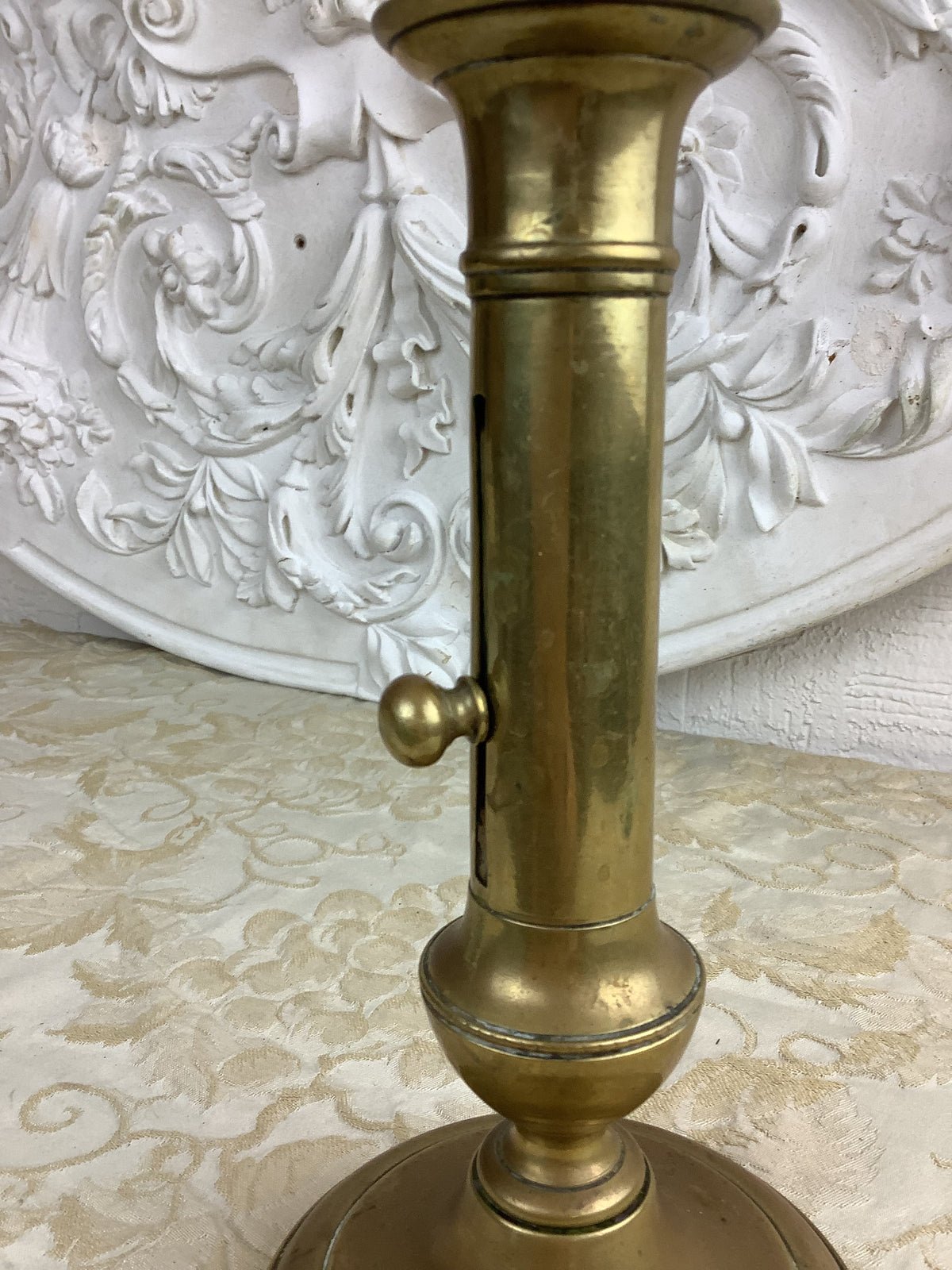 Vintage brass push-up candlestick – Ref. 26H