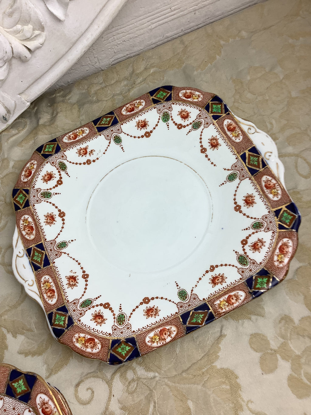 Plat carré avec anses et 6 assiettes à dessert anciennes anglaises Doric Bone China — Inspiration Imari — Réf. 10B