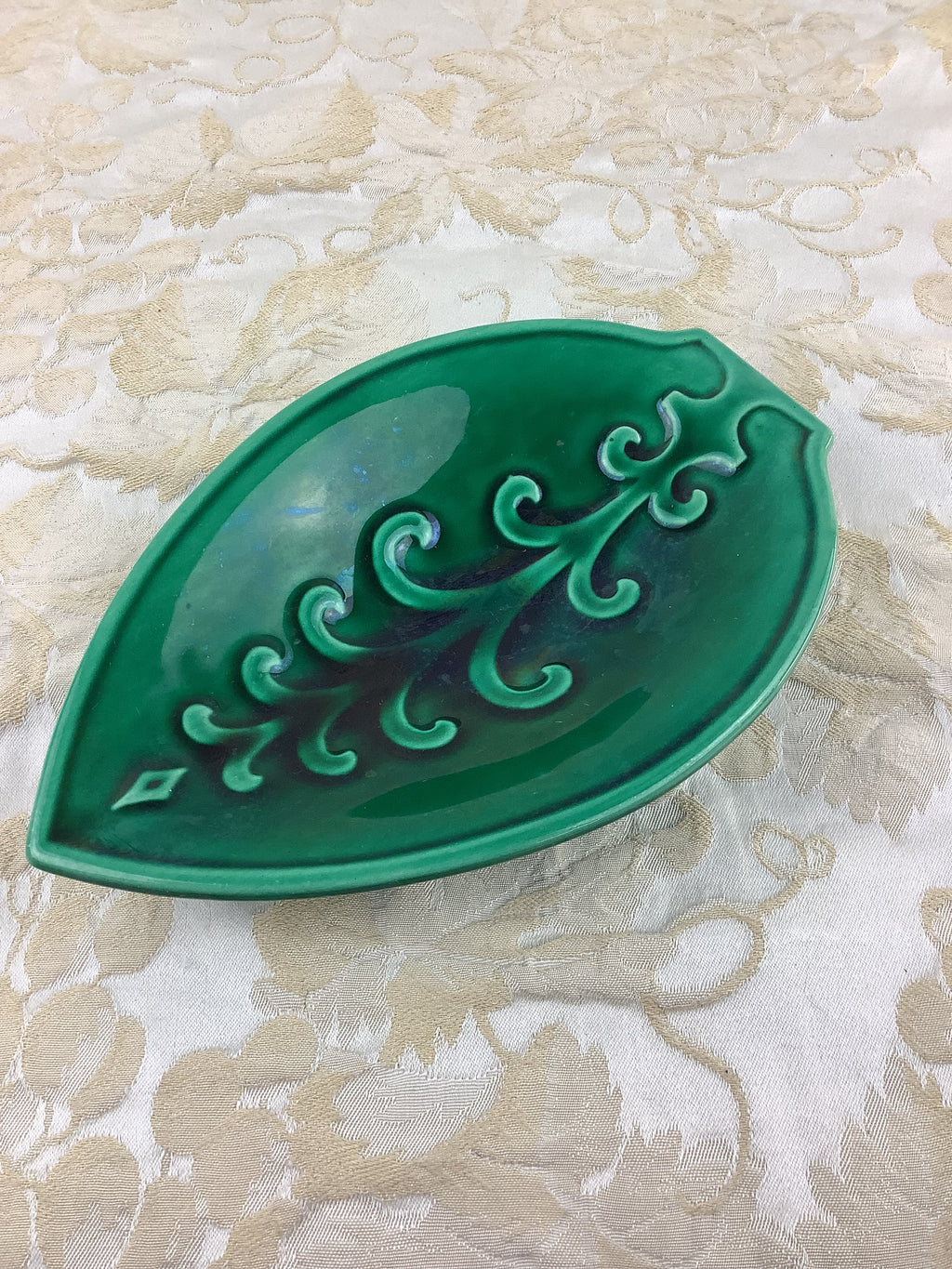 Ancienne coupelle décorative verte, décor végétal en relief - Réf 19V