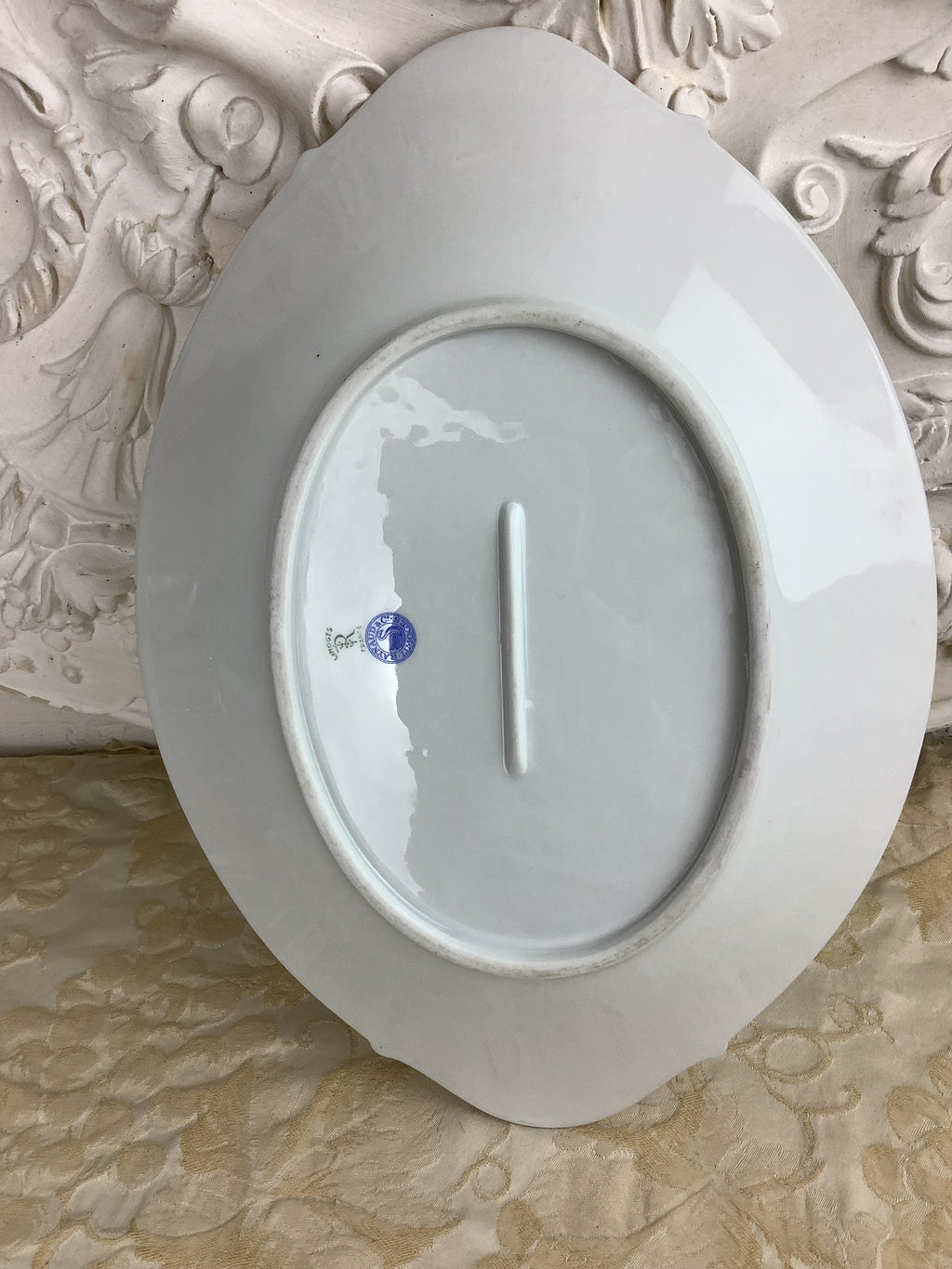 Plat de service ovale ancien en porcelaine de Limoges Bernardaud — Réf. 25T1