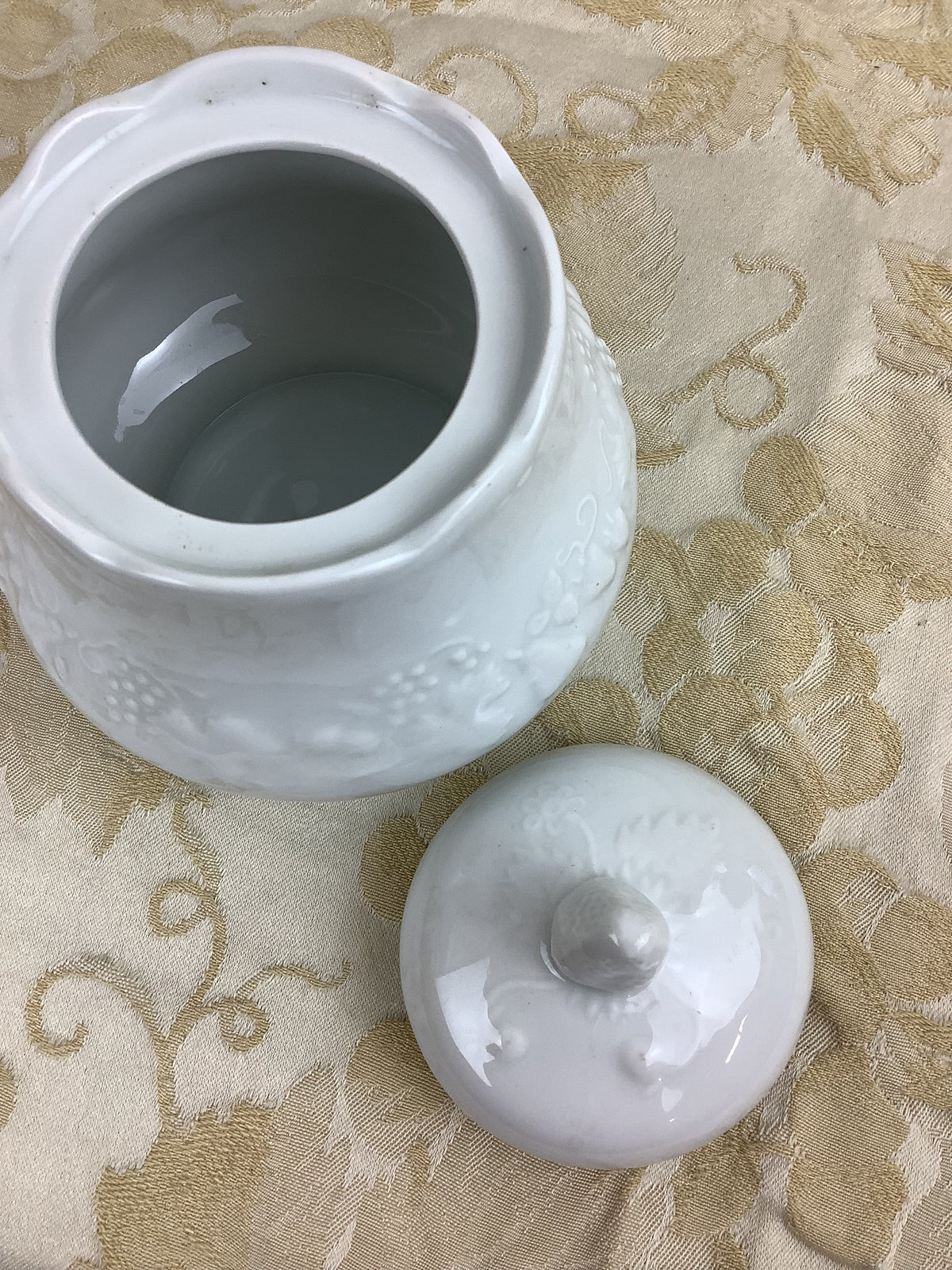 Antique white porcelain sugar bowl, relief fruit decoration – Ref. 23C