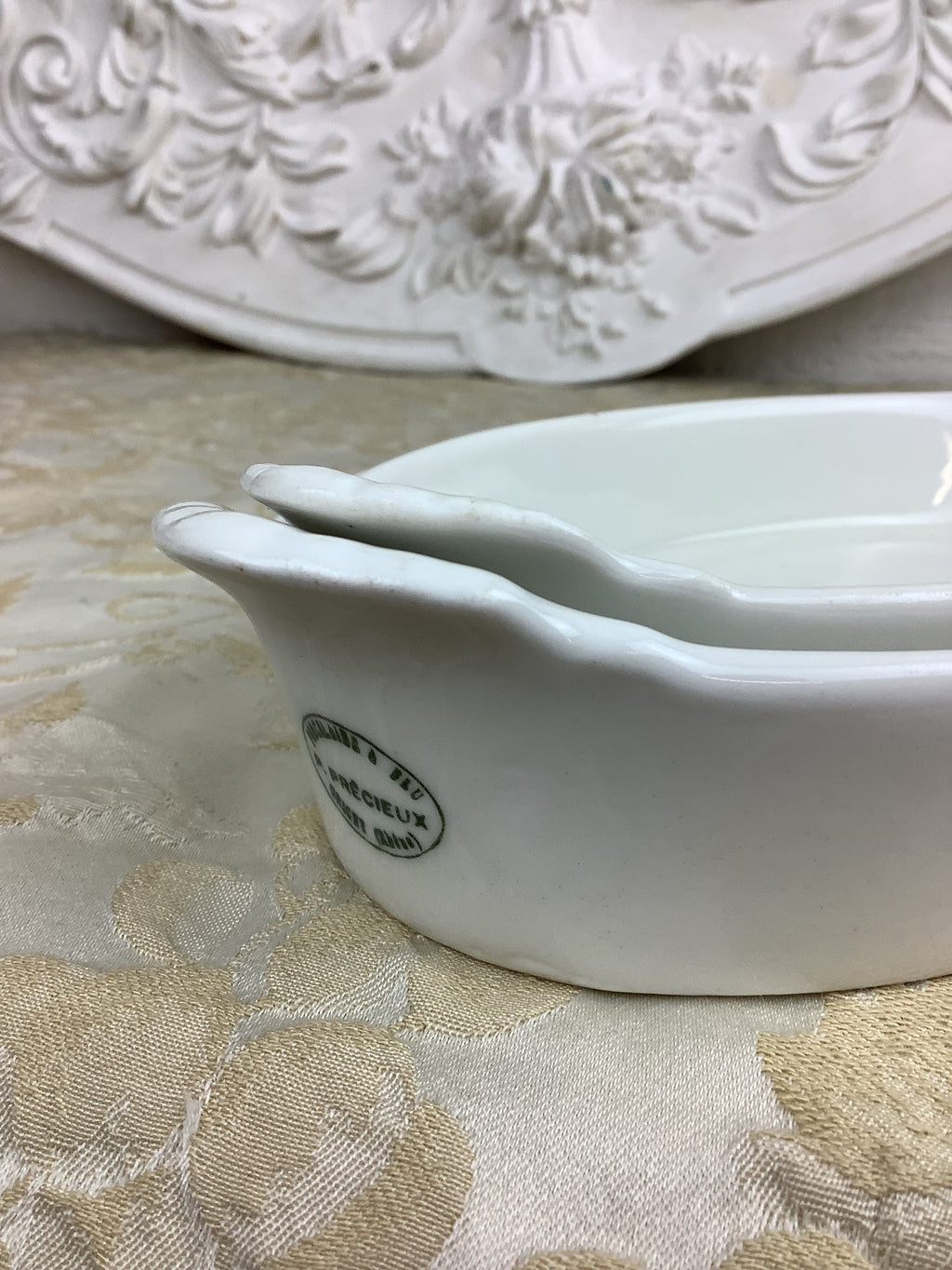 Lot de 2 petits plats anciens ovales en porcelaine à feu – P. Précieux – Réf 23E