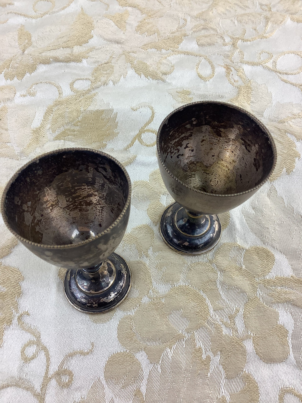 Duo de coquetiers anciens en métal argenté – Réf. 19G