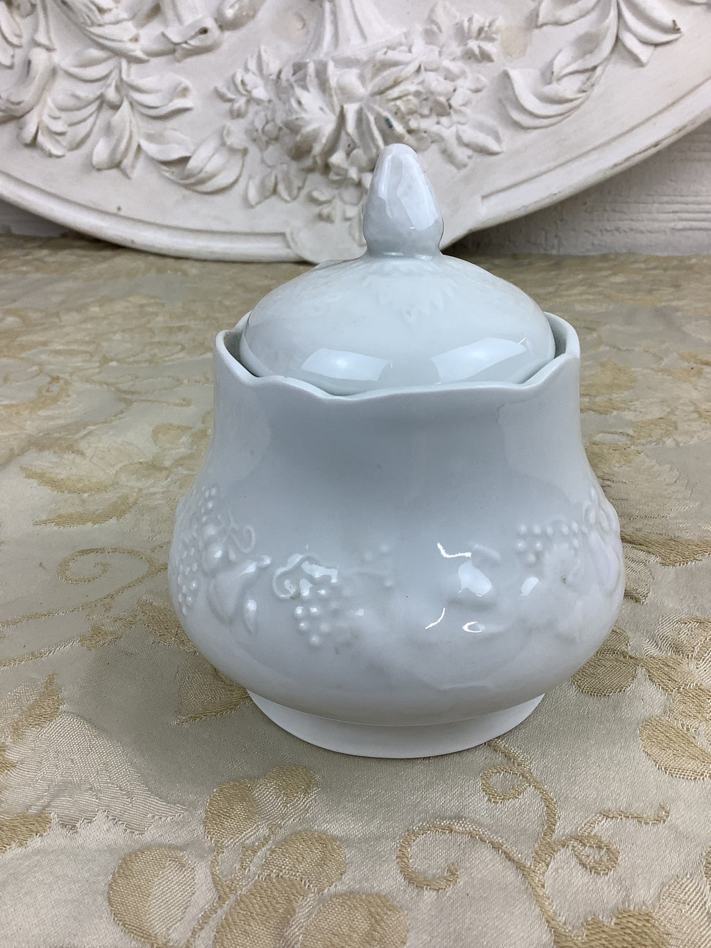Antique white porcelain sugar bowl, relief fruit decoration – Ref. 23C
