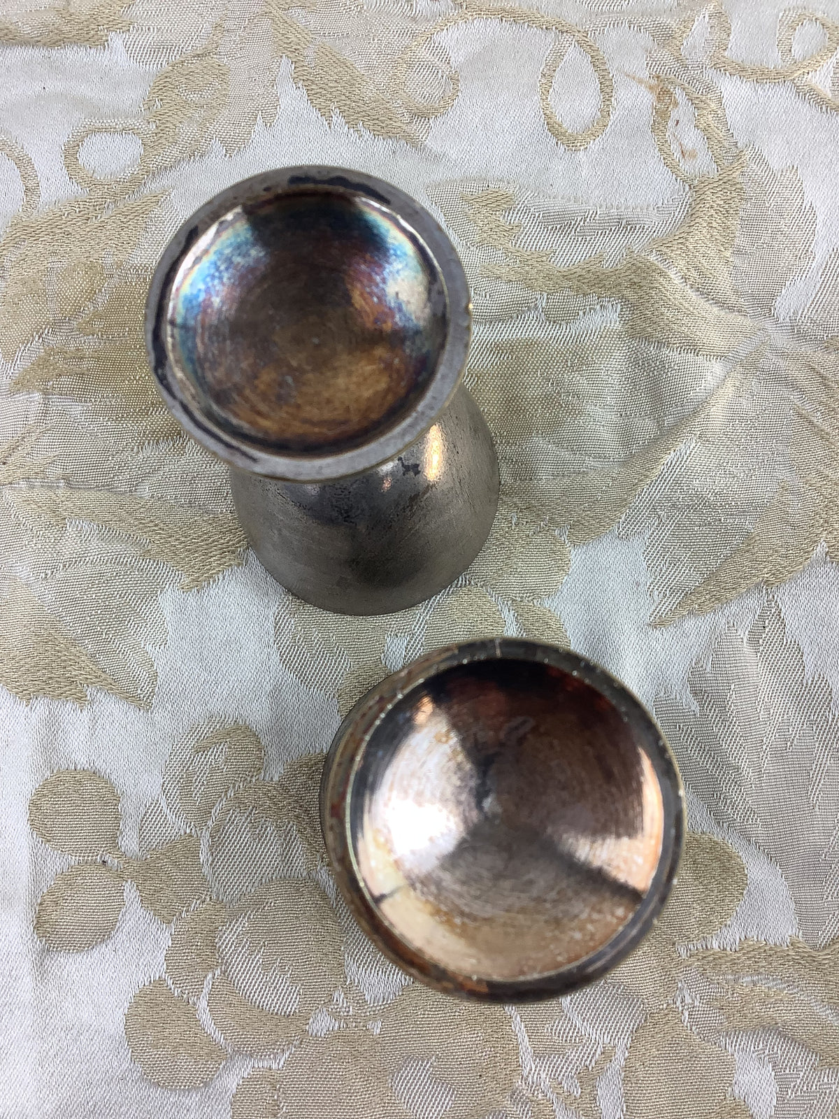 Duo de coquetiers anciens en métal argenté – Réf. 19G