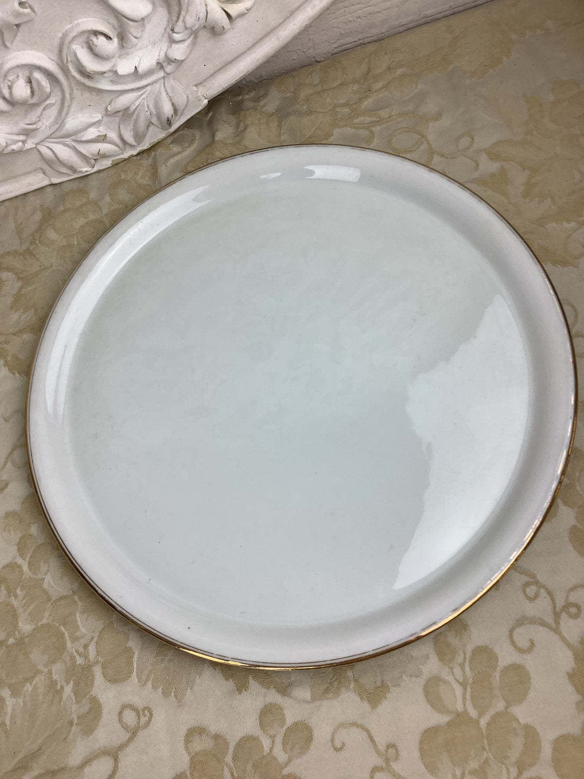 Plat rond de service en porcelaine de Limoges Raynaud- Ref 25Z