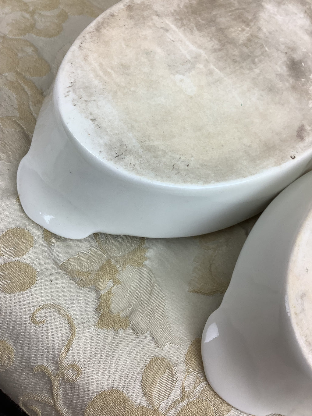 Lot de 2 petits plats anciens ovales en porcelaine à feu – P. Précieux – Réf 23E
