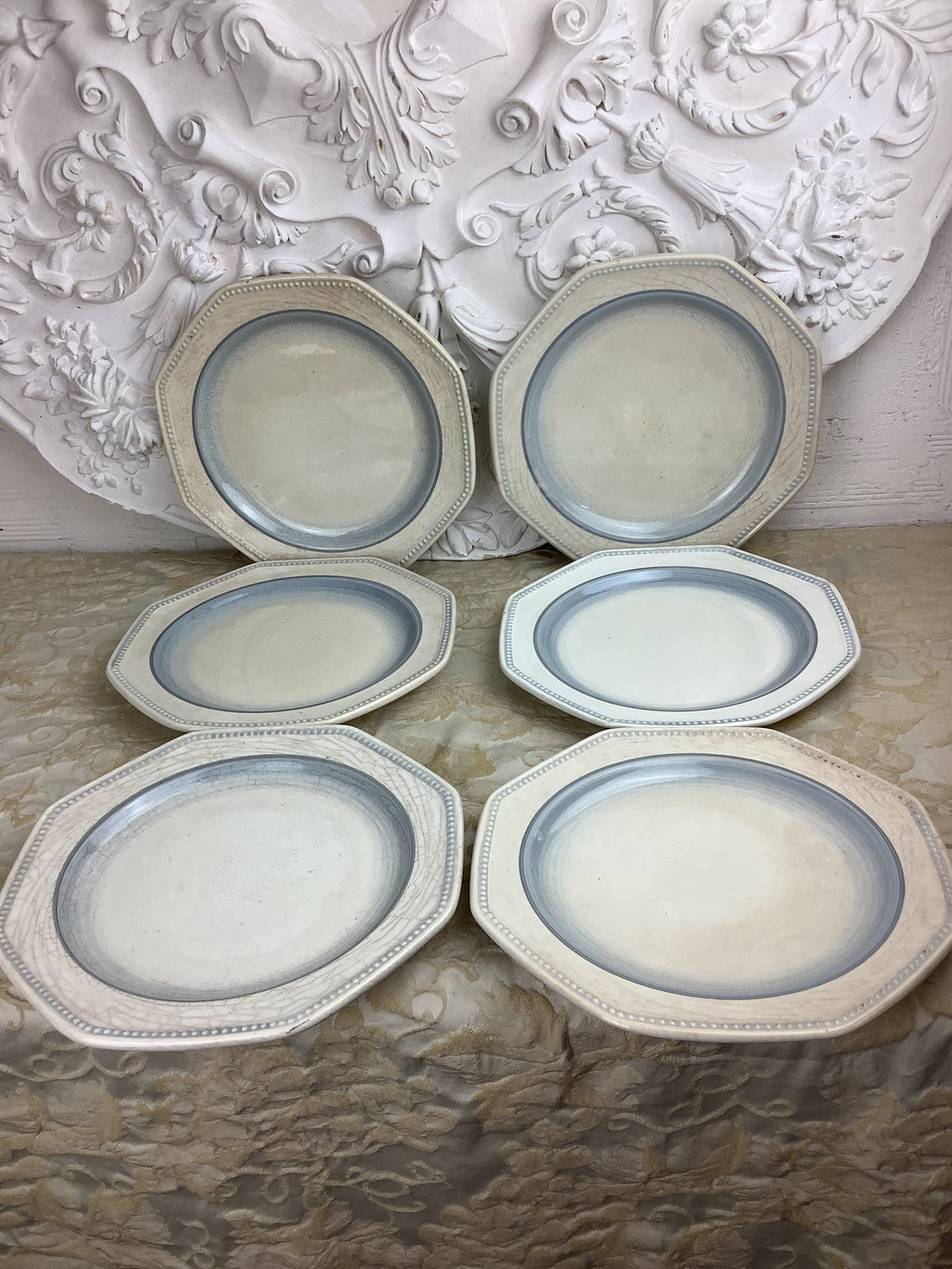Lot de 6 assiettes plates octogonales de la manufacture Longchamp./ Réf 25V