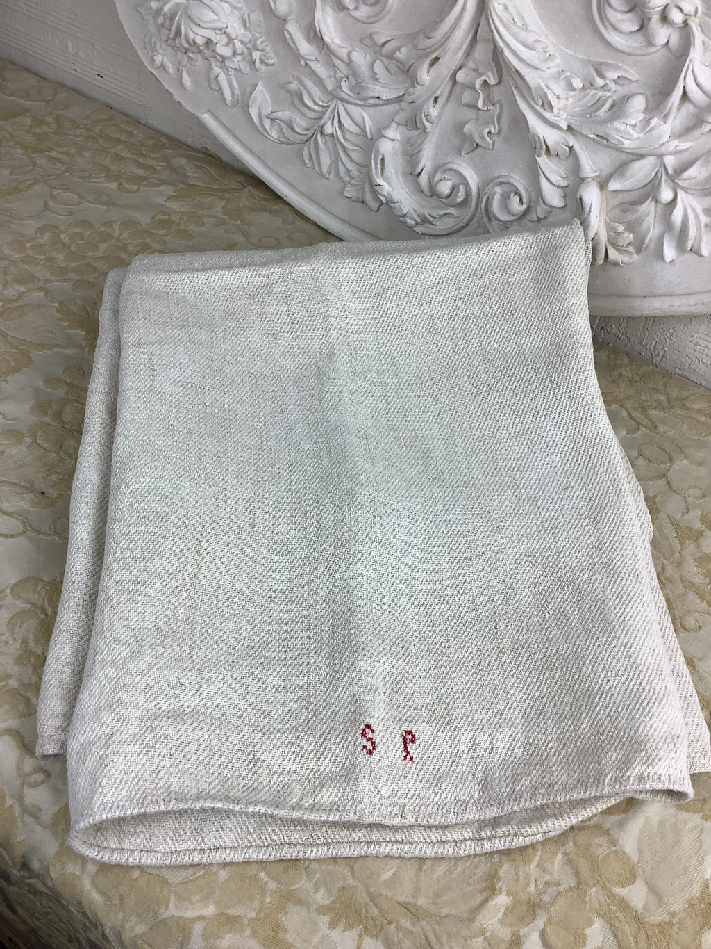Nappe ancienne en toile rustique lin/chanvre – monogramme rouge – Réf. 181