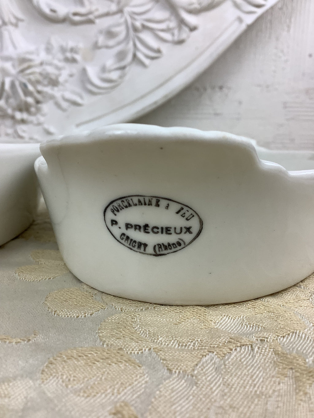 Lot de 2 petits plats anciens ovales en porcelaine à feu – P. Précieux – Réf 23E