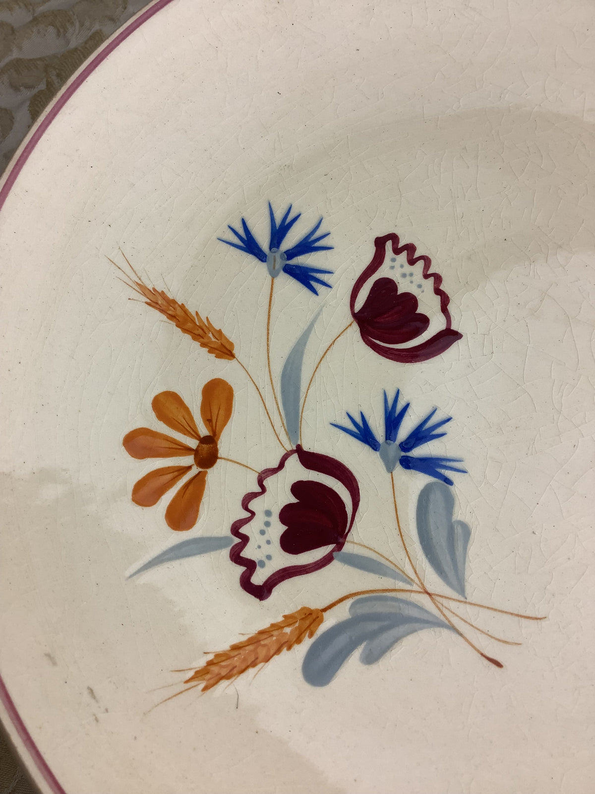 Coupe ancienne sur piédouche en faïence de Salins, décor floral – Réf. 29N