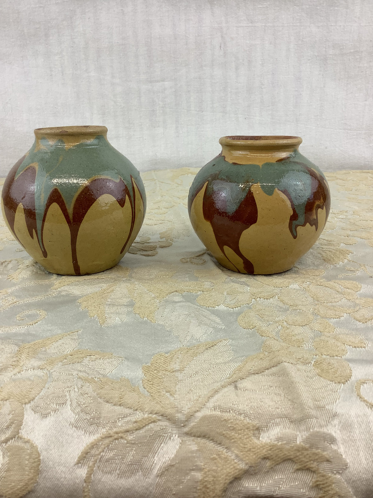 Paire de petits vases boules en grès émaillé polychrome – Réf. 78