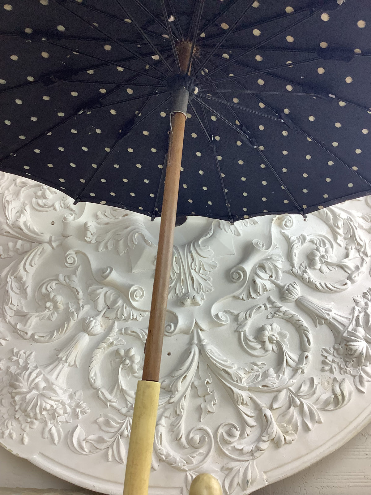 Ombrelle ancienne de dame à pois – Réf. 189