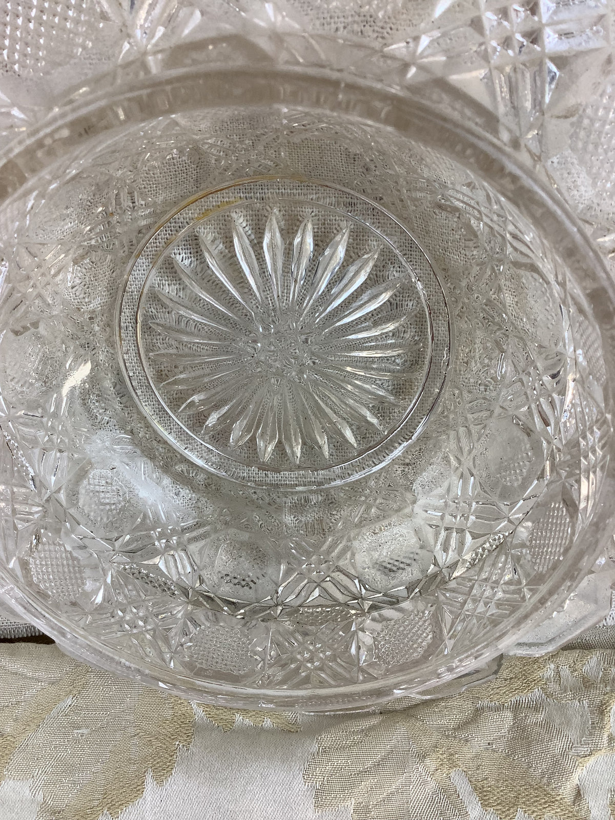 Coupe vintage en verre épais ciselé à décor géométrique – Réf. 20O1