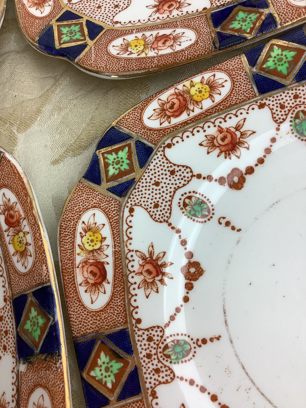 Plat carré avec anses et 6 assiettes à dessert anciennes anglaises Doric Bone China — Inspiration Imari — Réf. 10B