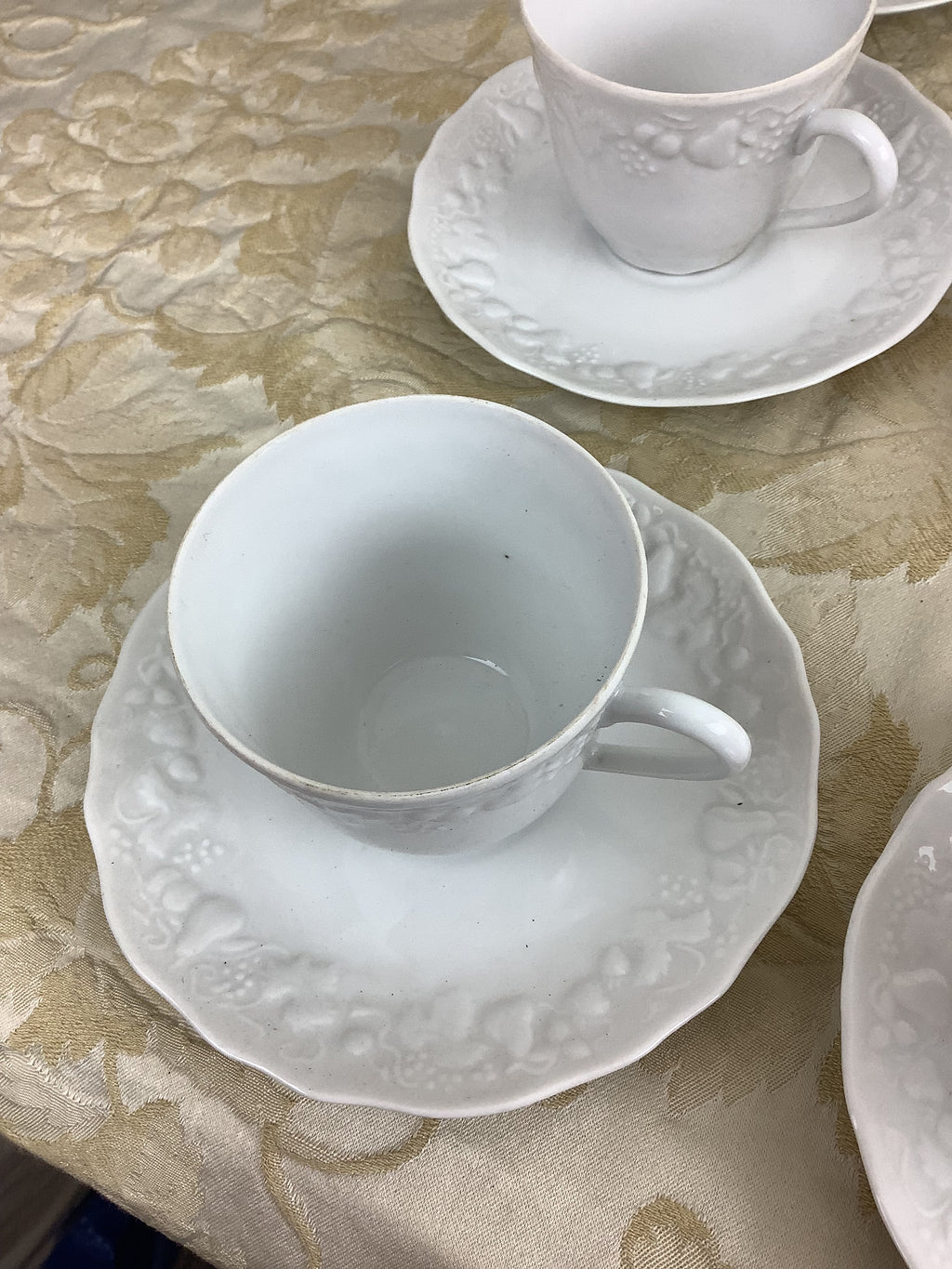 Lot de 6 tasses et soucoupes anciennes en porcelaine blanche – Réf. 23B