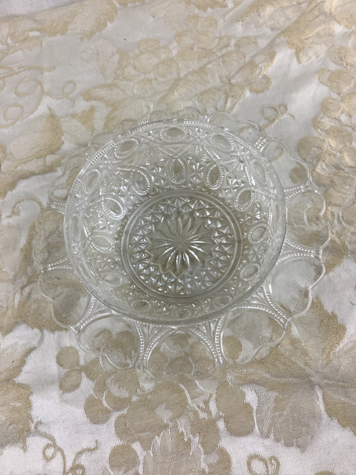 Coupe ancienne en verre moulé ciselé vintage – Réf. 20O
