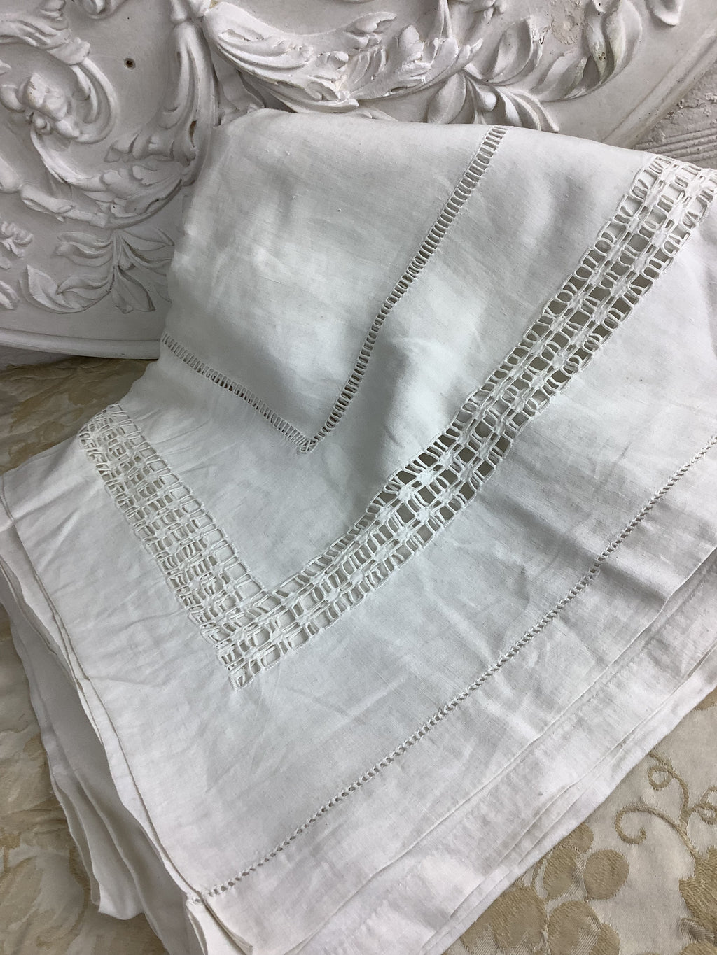 Drap ancien en lin fin brodé main – 230 × 310 cm – Réf. 157