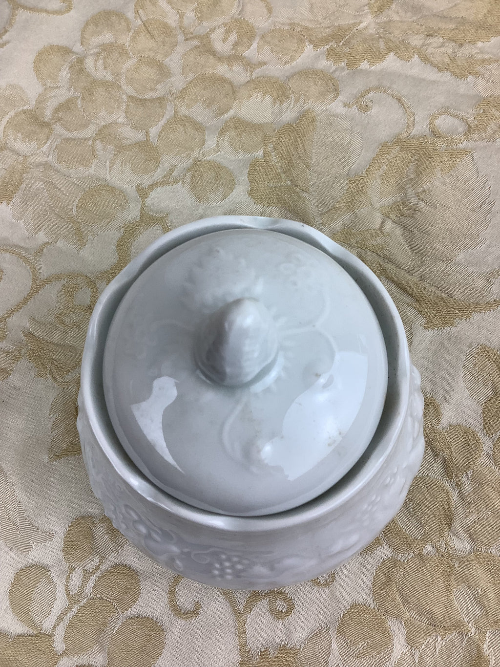 Antique white porcelain sugar bowl, relief fruit decoration – Ref. 23C