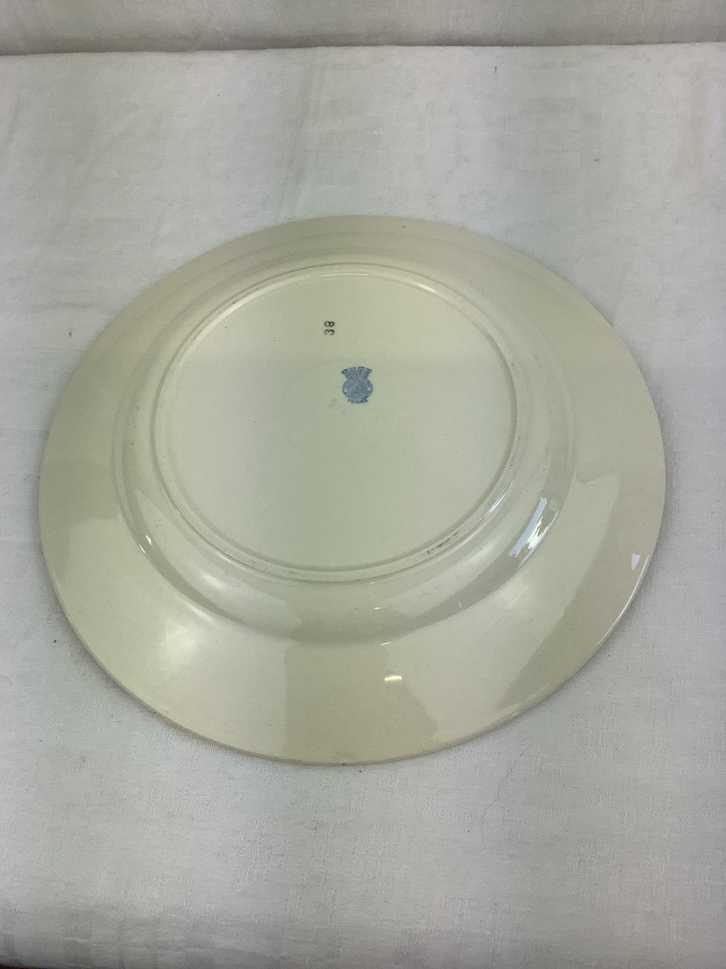 Plat rond ancien Badonviller – Roses bordeaux et feuillage bleu-Réf. 6J