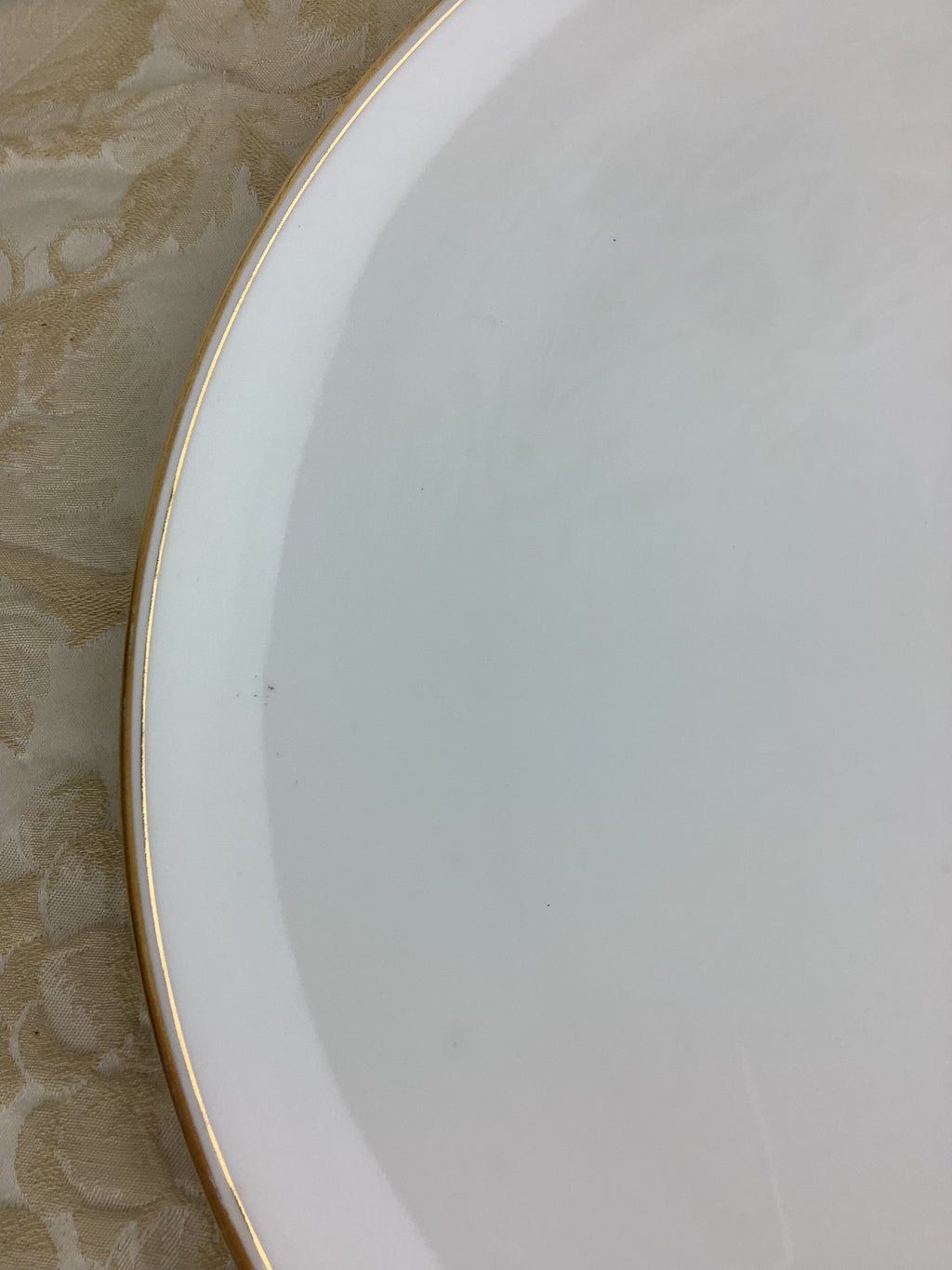 Plat rond de service en porcelaine de Limoges – Réf. 26 A