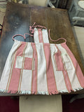 Tablier de cuisine ancien artisanal en coton épais rayé vieux rose, beige et marron – Réf. 60