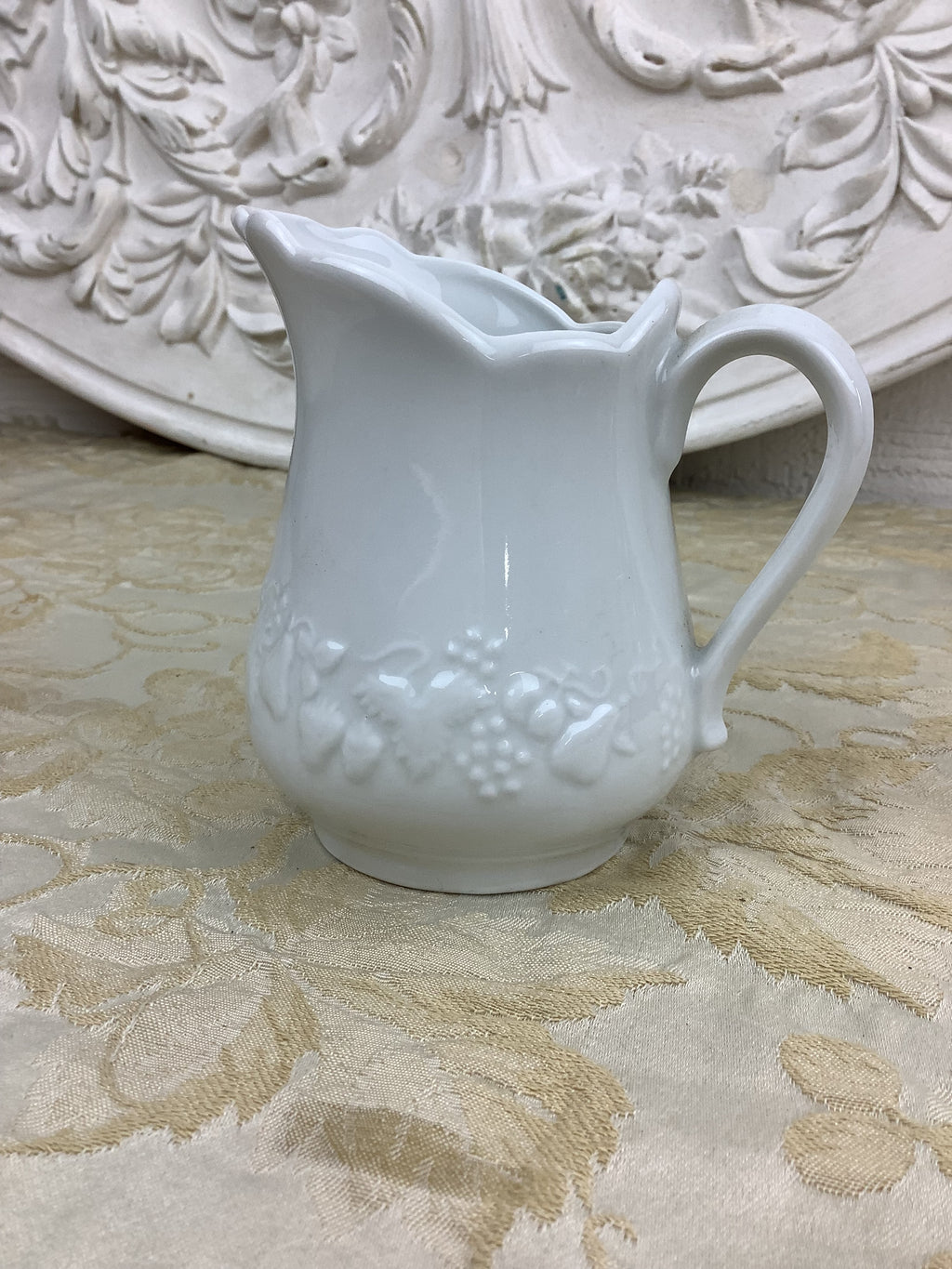 Petit Pot à lait , à crème en Porcelaine blanche