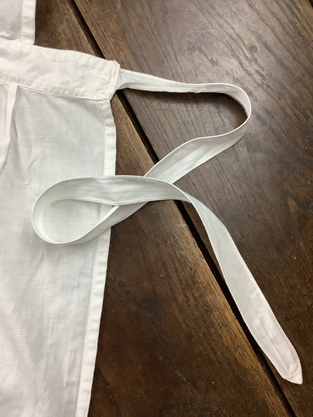 Tablier en coton blanc ancien
