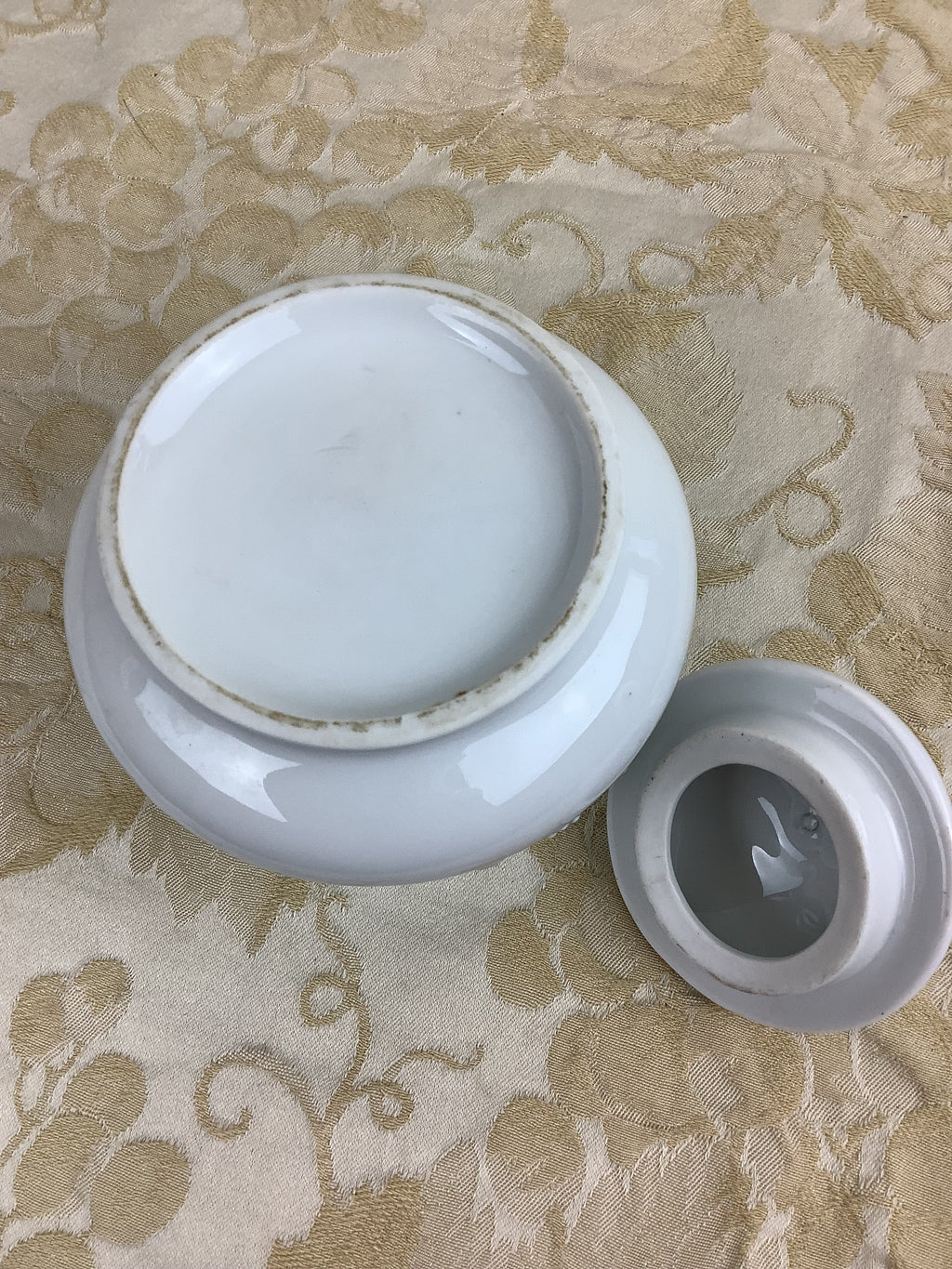 Antique white porcelain sugar bowl, relief fruit decoration – Ref. 23C