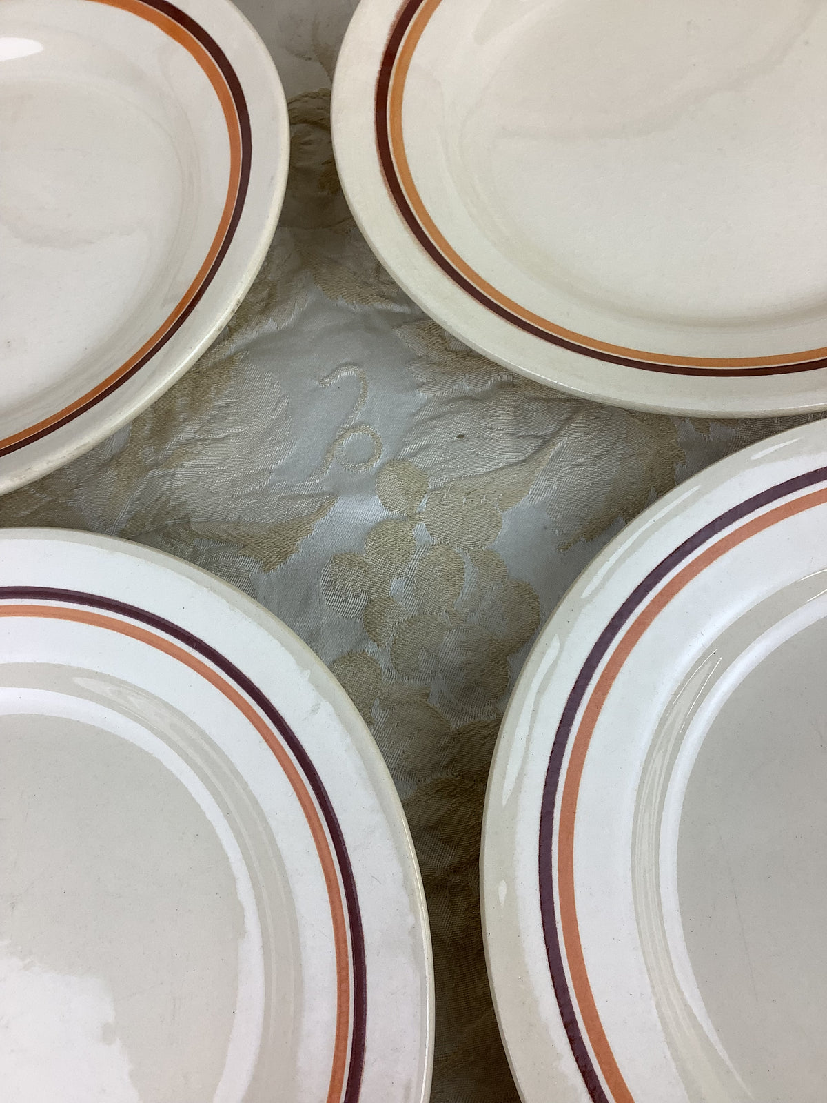 Lot de 6 assiettes plates anciennes Moulin des Loups Saint-Amand, liserés safran et paprika – 15N