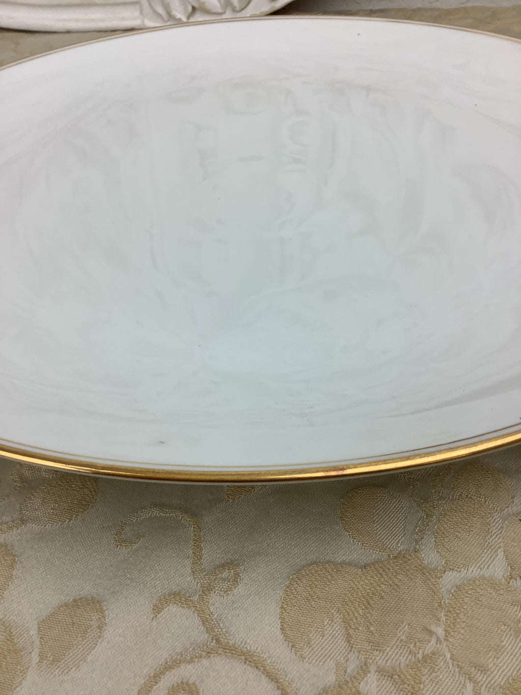 Plat rond de service en porcelaine de Limoges – Réf. 26 A
