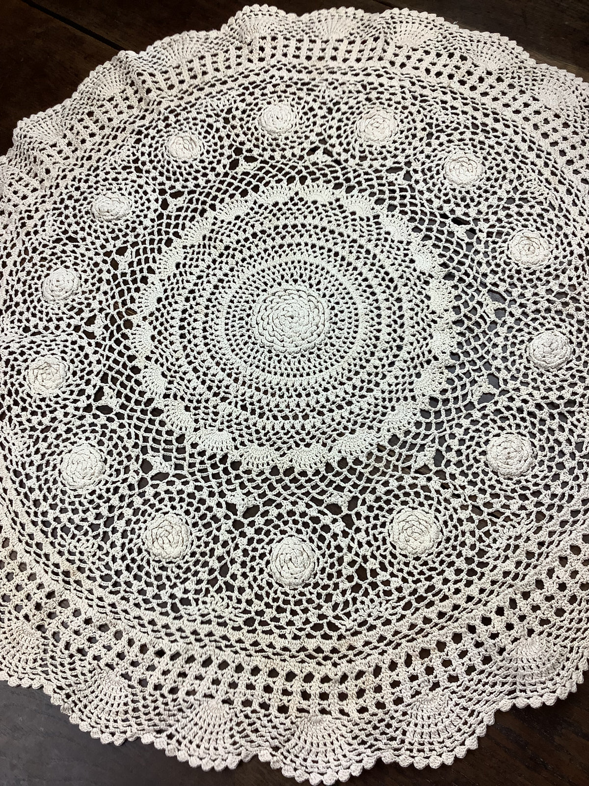 Napperon rond en crochet de coton ivoire – Réf. 165