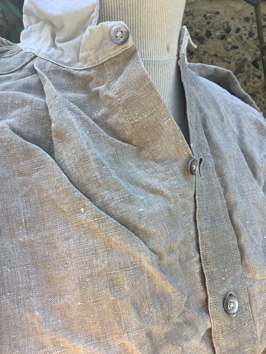 Chemise ancienne en lin ou métis, monogramme F.L – Réf. 180