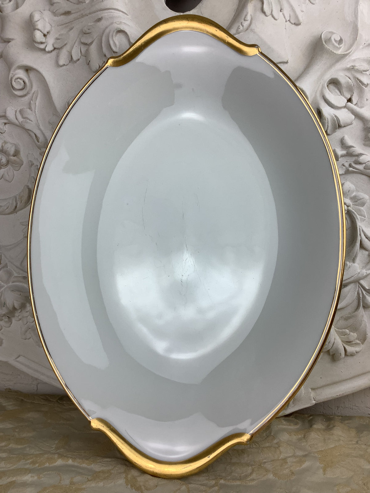 Plat de service ovale ancien en porcelaine de Limoges Bernardaud— Réf. 25T