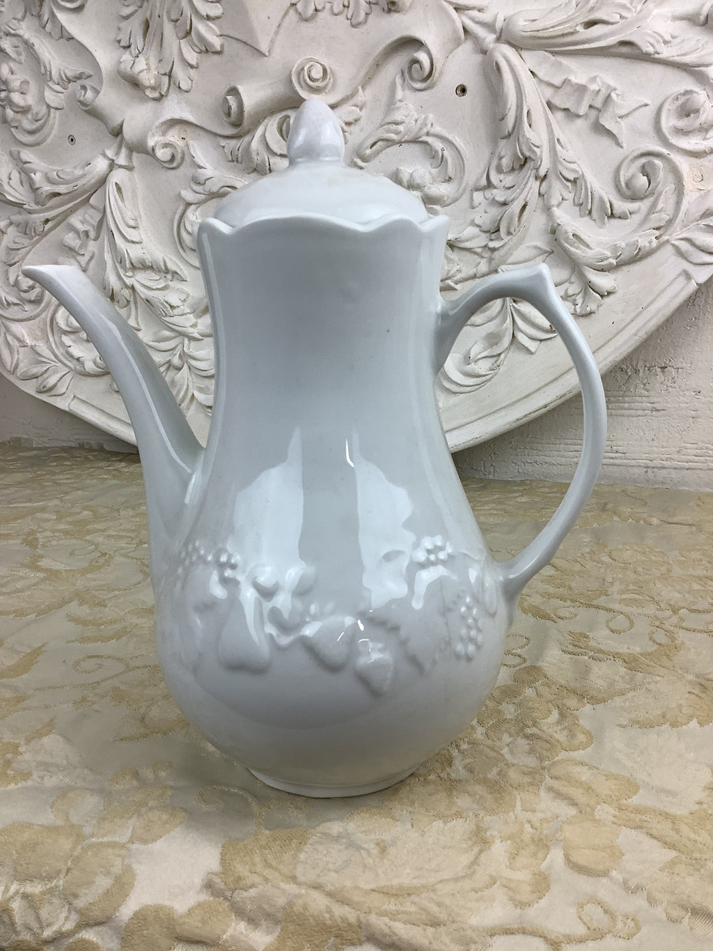 Ancienne cafetière en porcelaine blanche – Réf. 23D