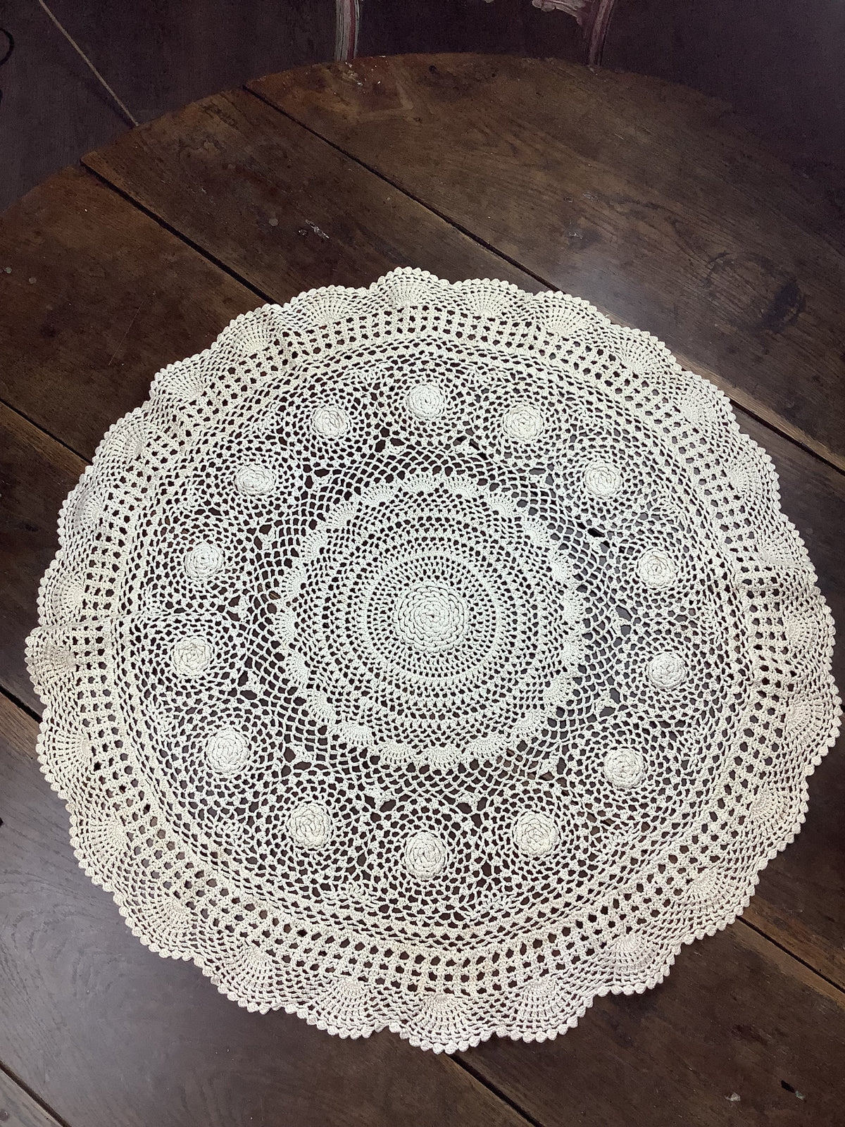 Napperon rond en crochet de coton ivoire – Réf. 165