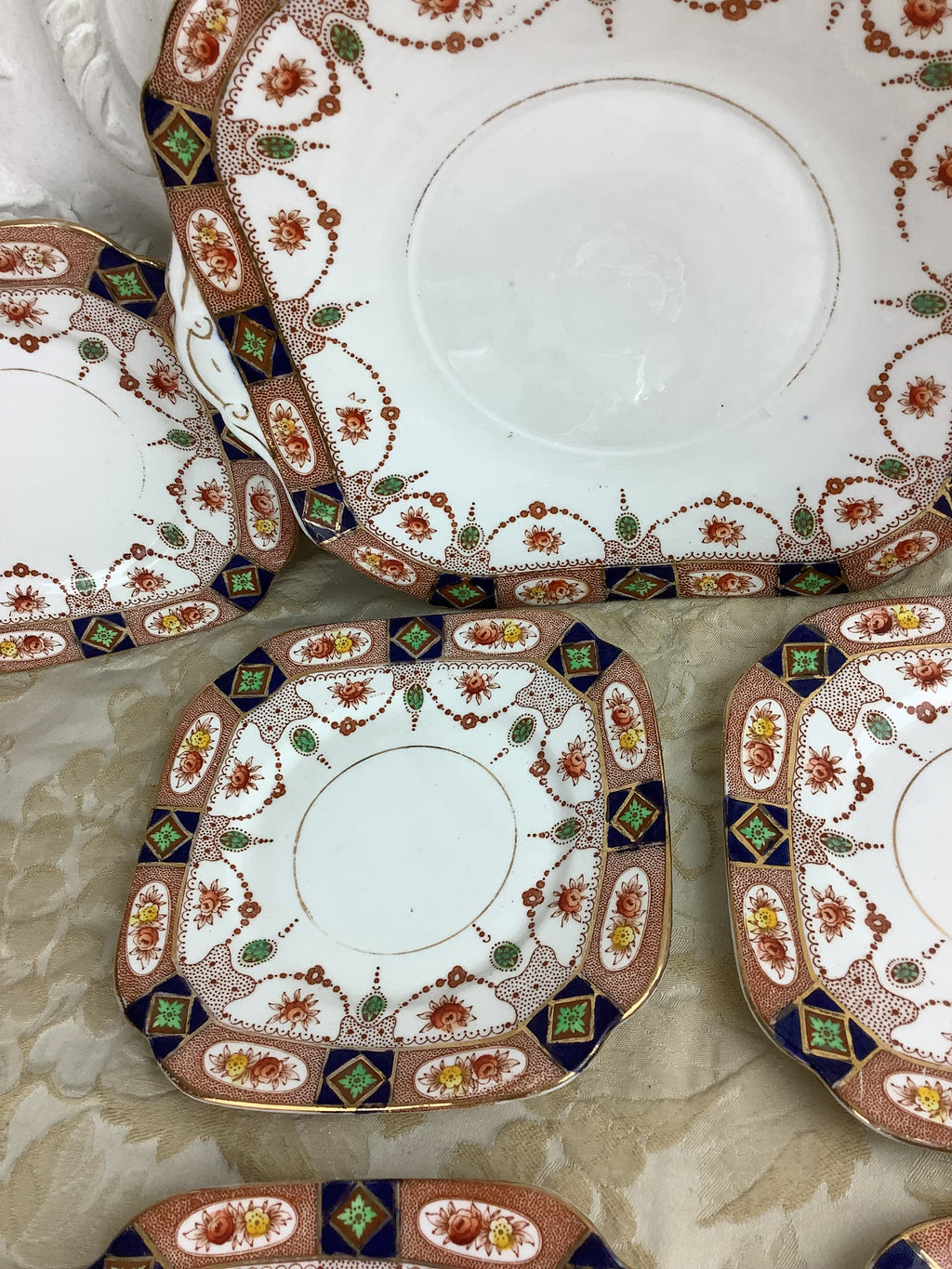 Plat carré avec anses et 6 assiettes à dessert anciennes anglaises Doric Bone China — Inspiration Imari — Réf. 10B