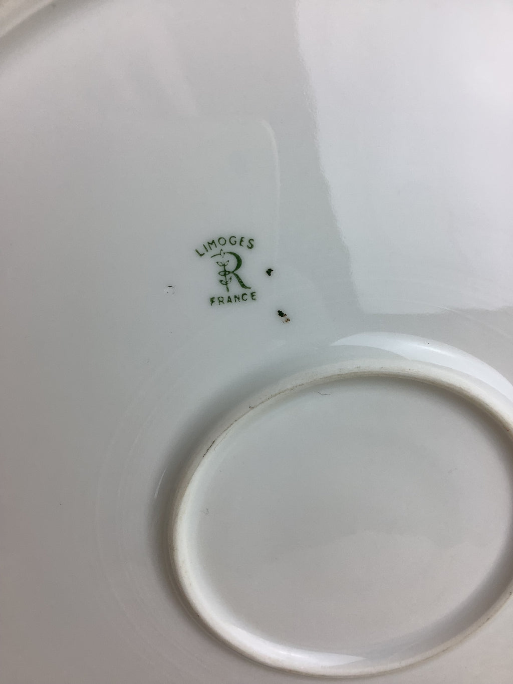 Plat rond de service en porcelaine de Limoges – Réf. 26 A