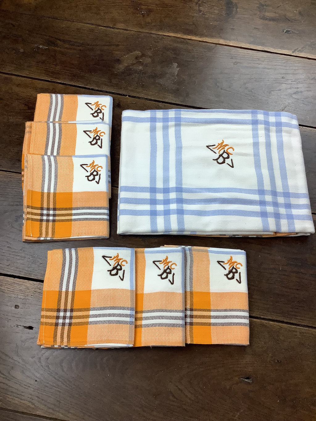 Nappe vintage à carreaux bleu ciel et orange avec 6 serviettes monogrammées MCB -Ref 110