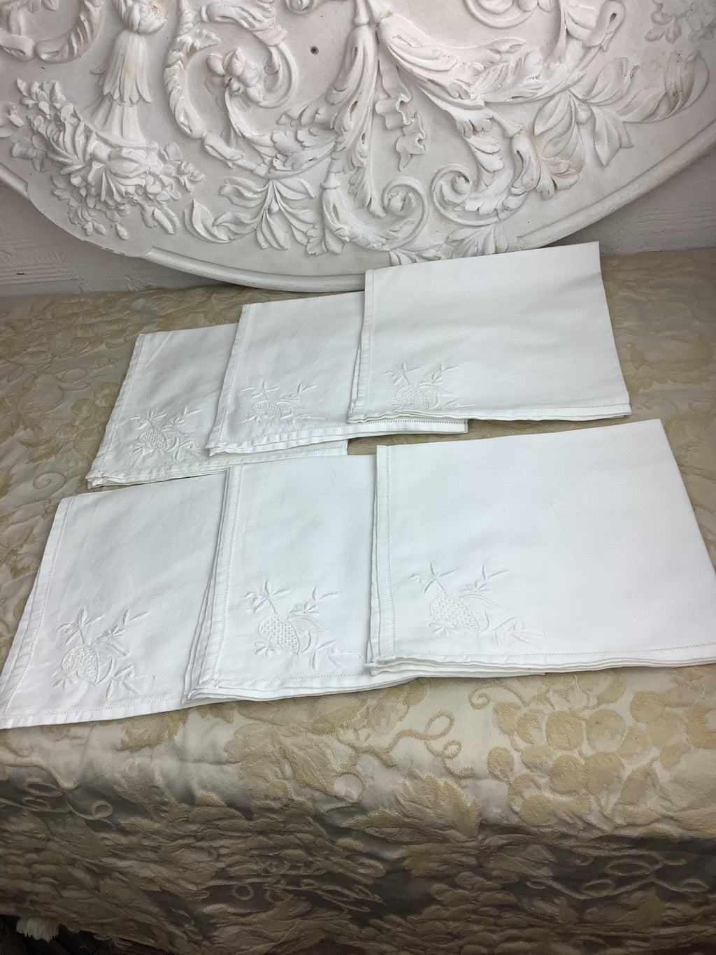 6 serviettes de table anciennes en coton blanc brodé – Réf. 187