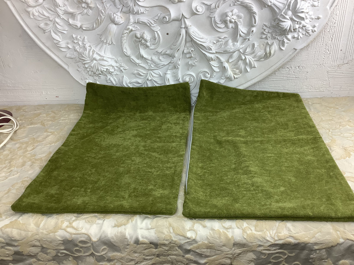 Two antique rectangular cushion covers in moss green short-pile velvet — Ref. 186