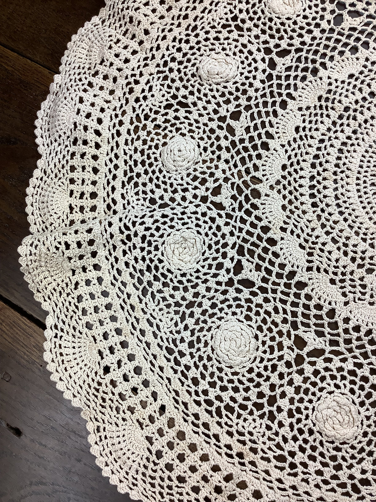 Napperon rond en crochet de coton ivoire – Réf. 165