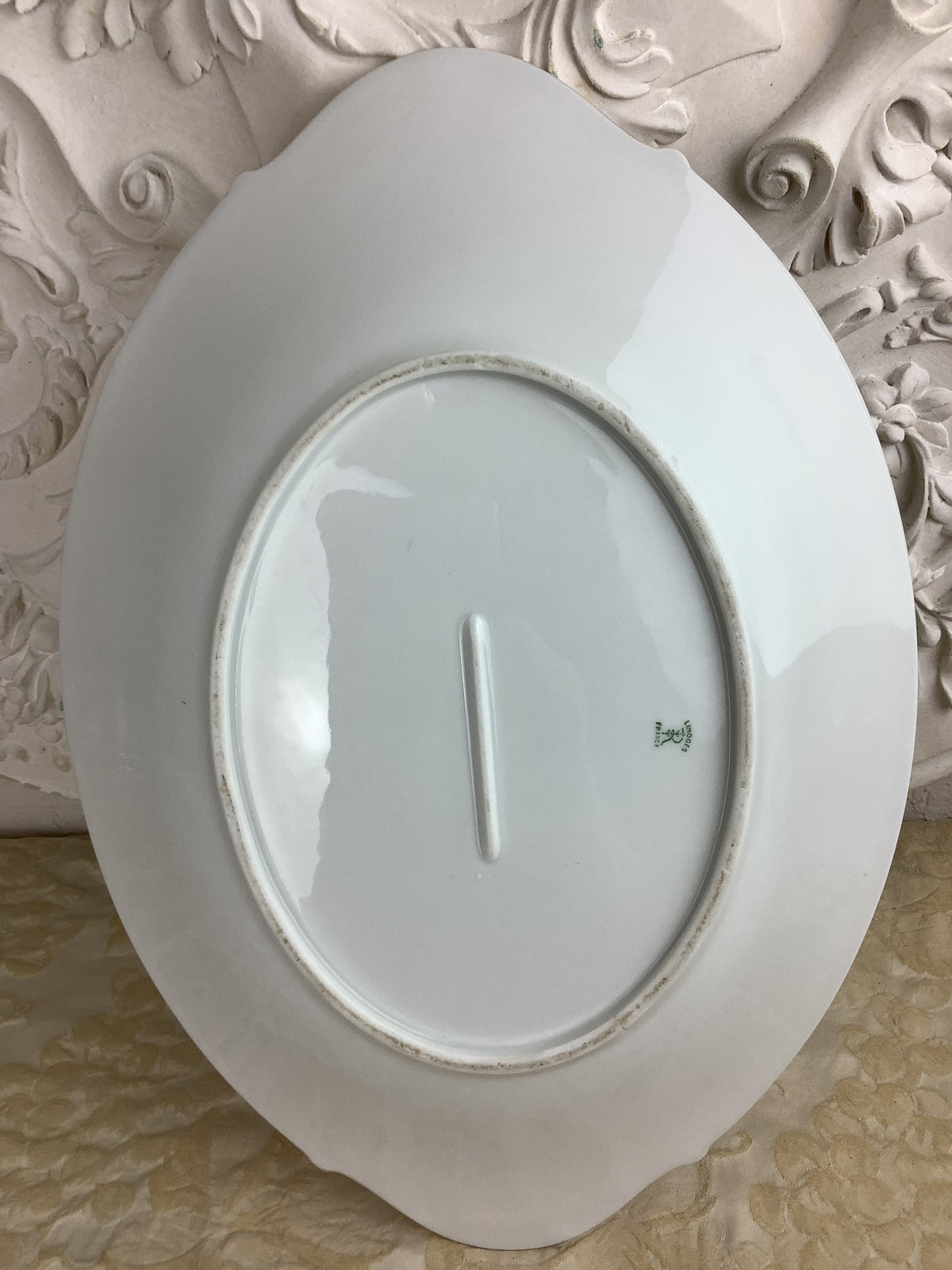 Plat de service ovale ancien en porcelaine de Limoges Bernardaud— Réf. 25T