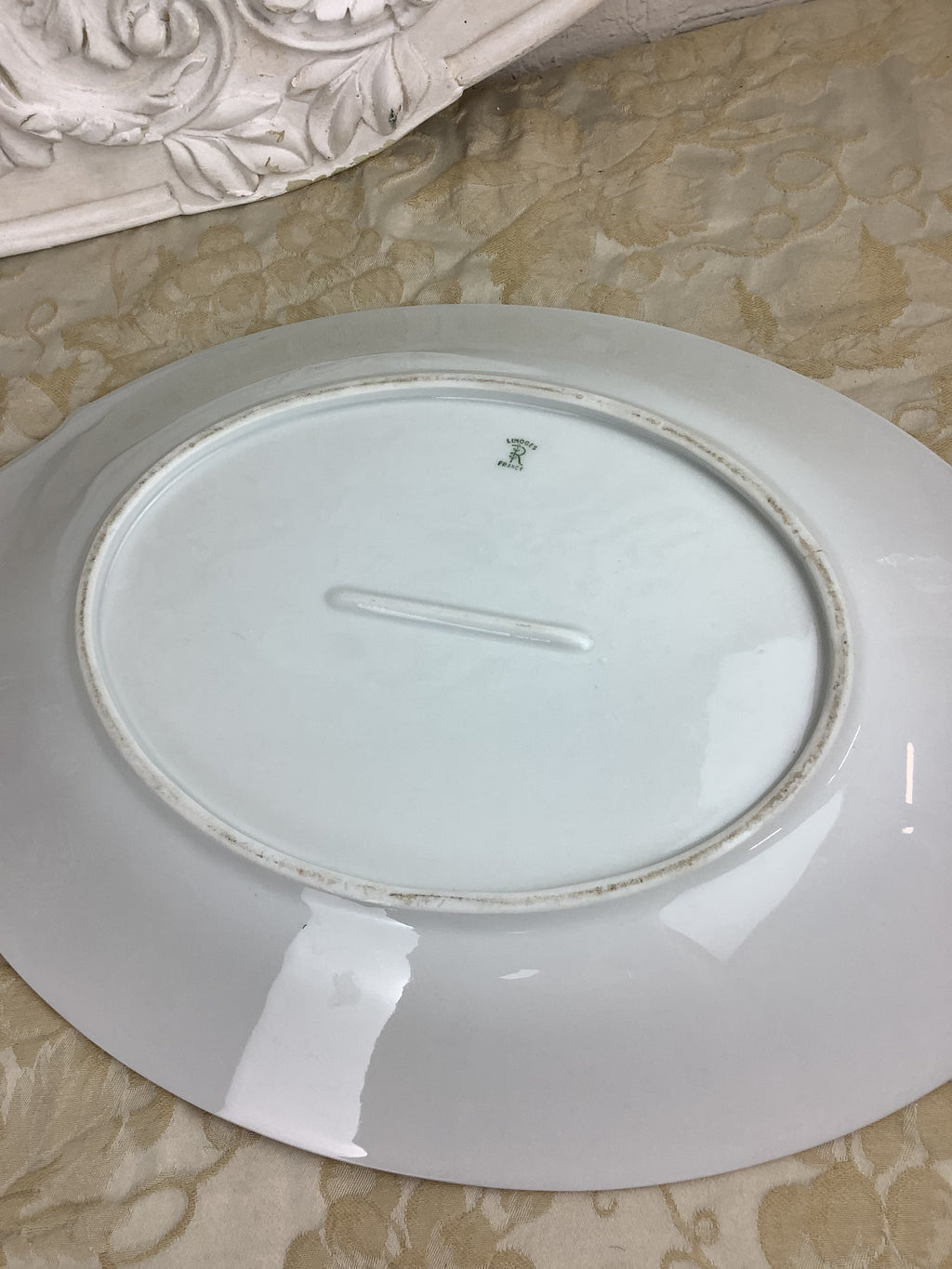Plat de service ovale ancien en porcelaine de Limoges Bernardaud— Réf. 25T