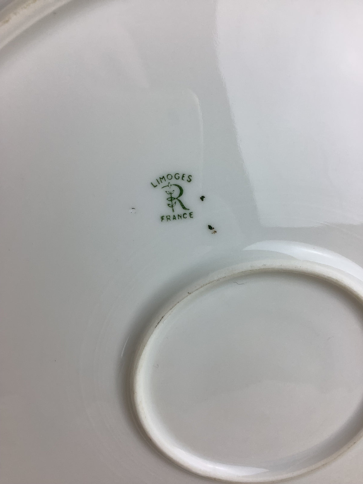Plat rond de service en porcelaine de Limoges – Réf. 26 A