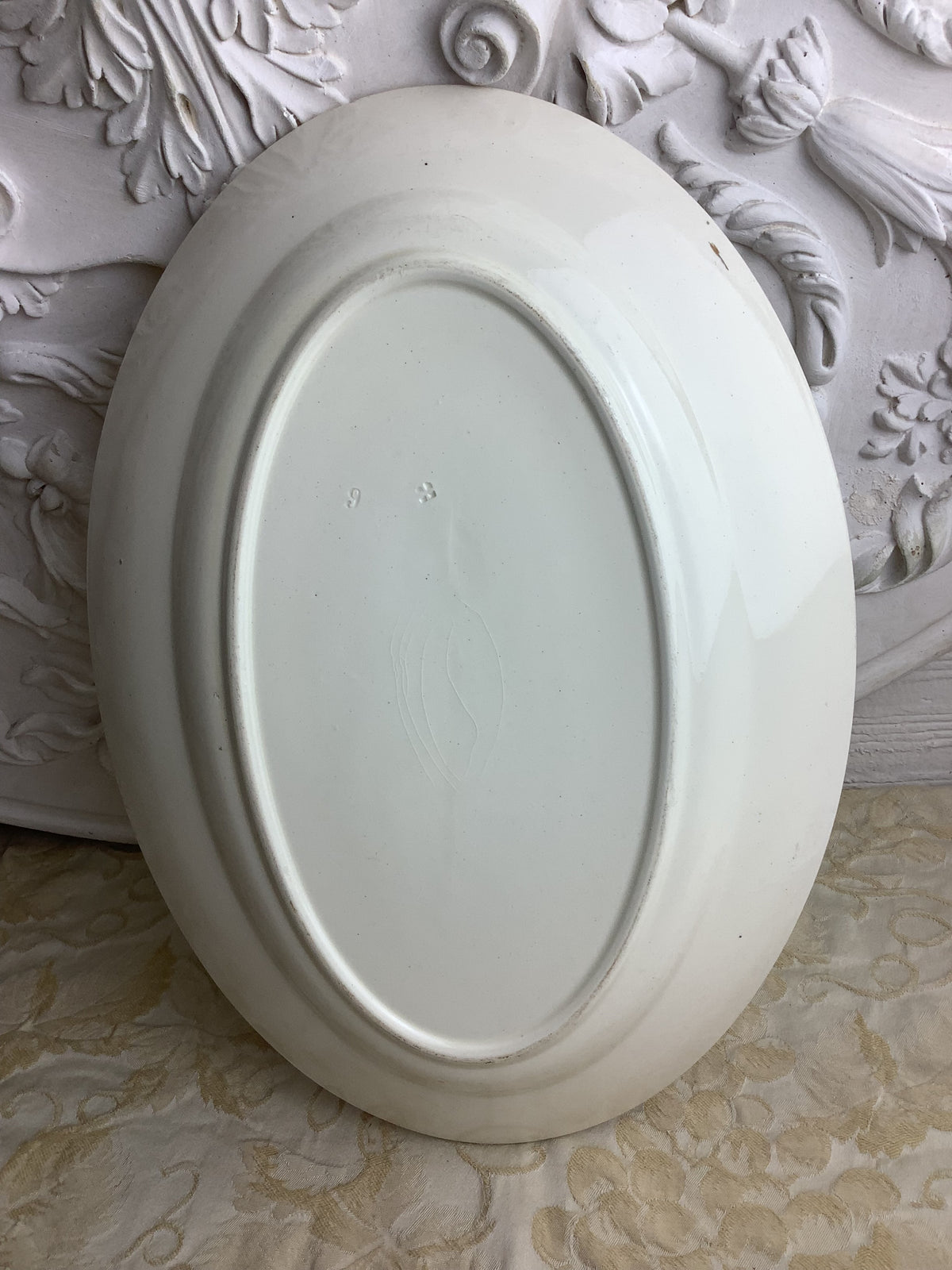 Titre : Plat semi-creux ancien ovale à décor vert et or – Réf. 11Q